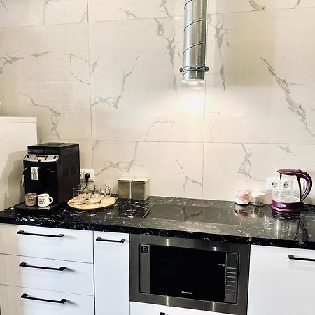 Modern Apartments With A Coffee Machine In The City Center, A View Of The City Rivne Zewnętrze zdjęcie