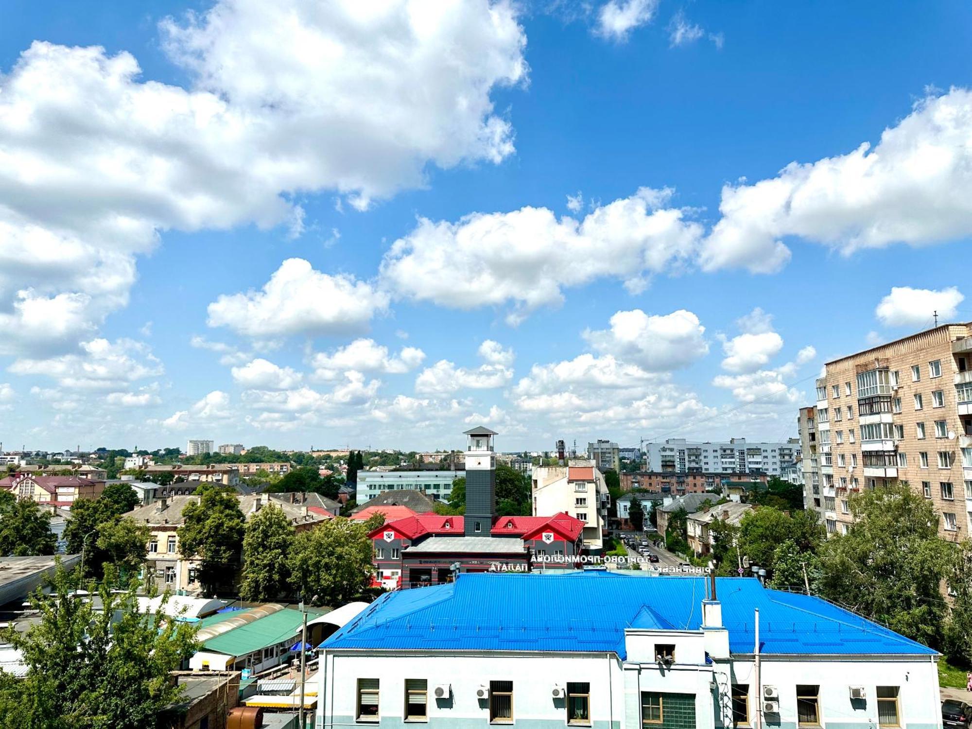 Modern Apartments With A Coffee Machine In The City Center, A View Of The City Rivne Zewnętrze zdjęcie