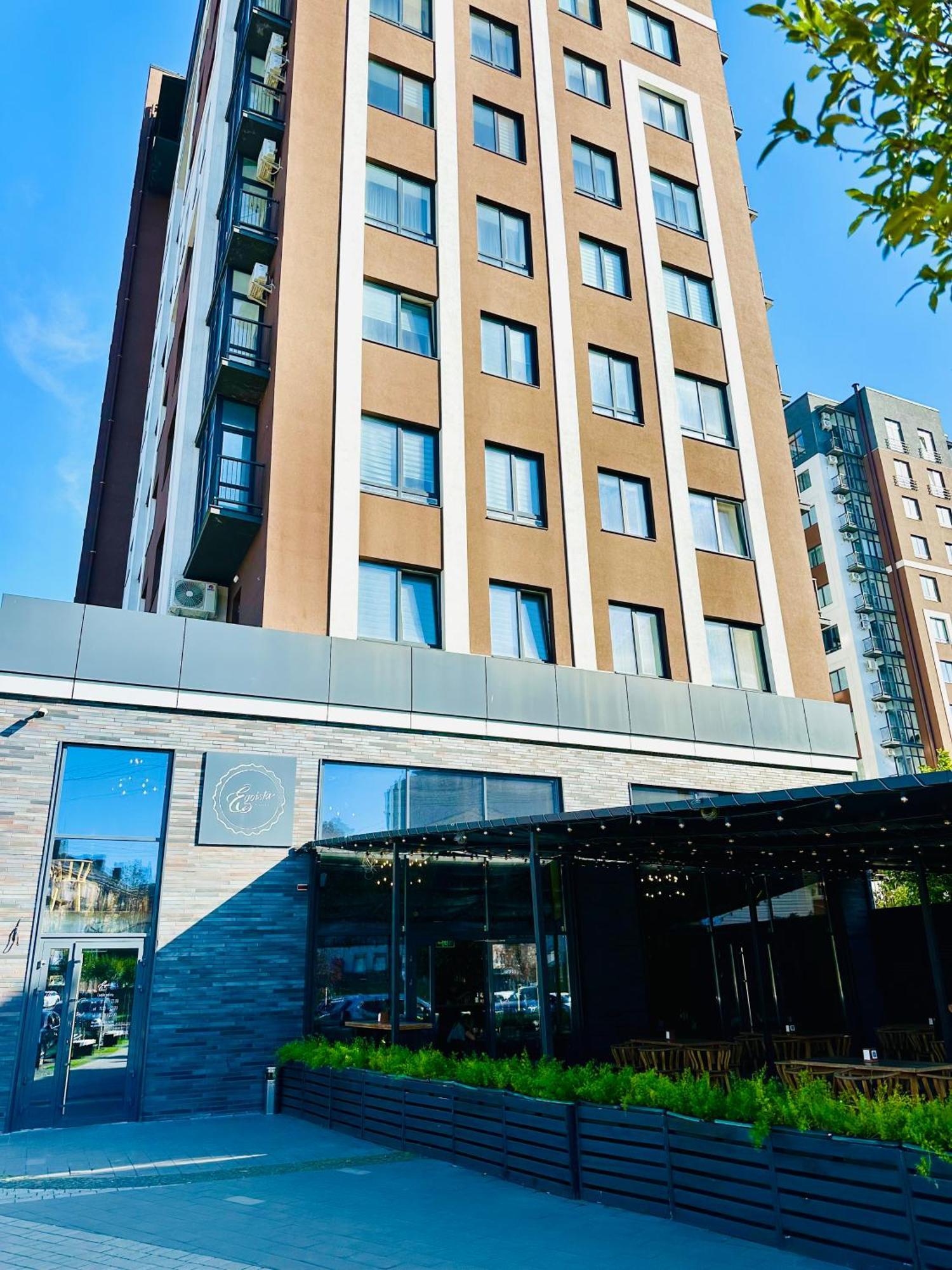 Modern Apartments With A Coffee Machine In The City Center, A View Of The City Rivne Zewnętrze zdjęcie
