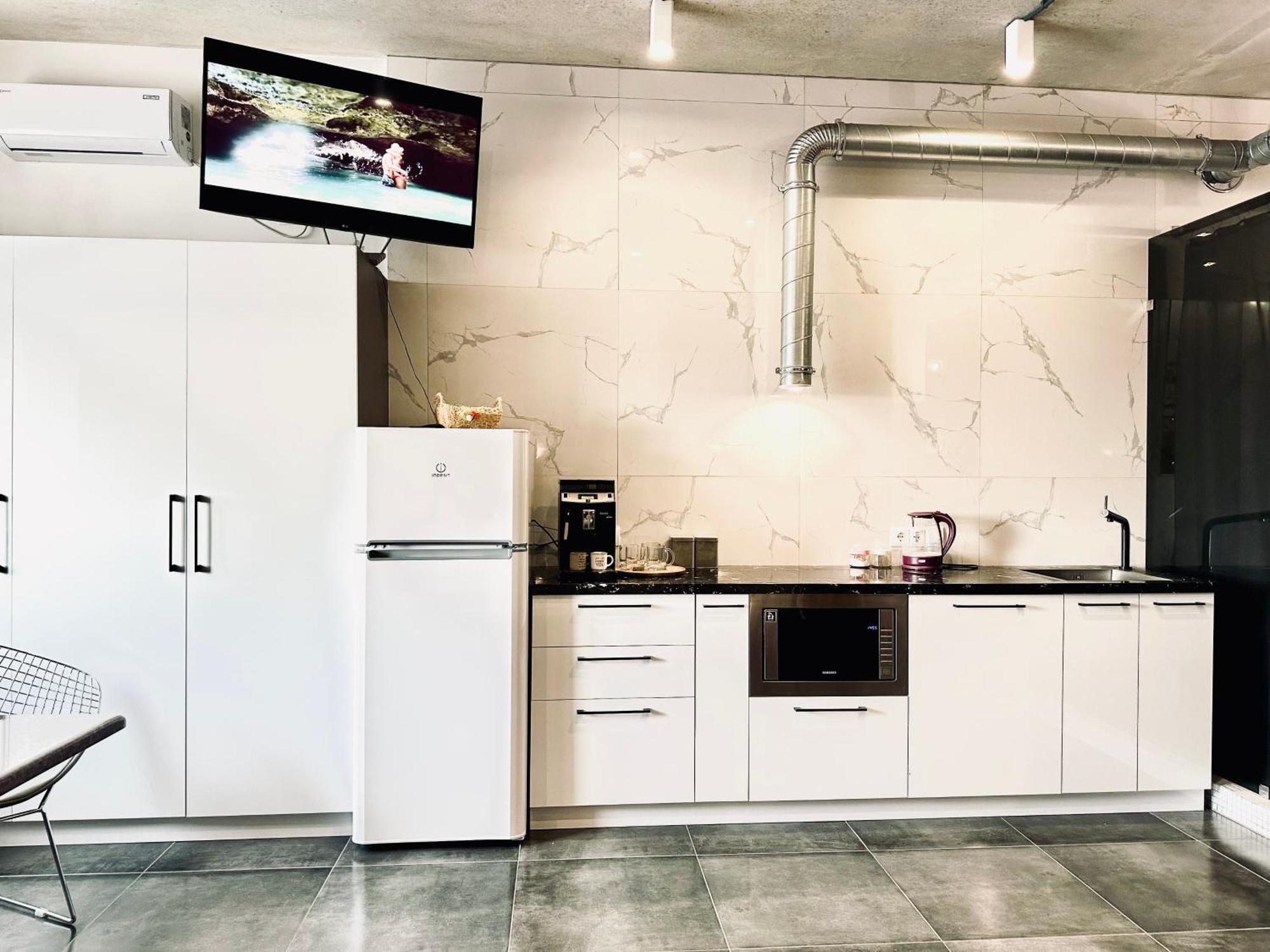 Modern Apartments With A Coffee Machine In The City Center, A View Of The City Rivne Zewnętrze zdjęcie