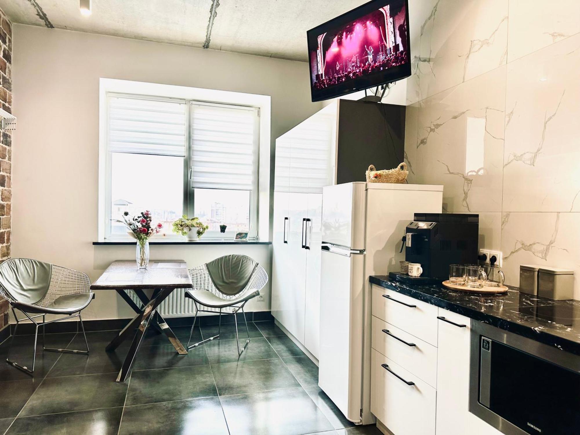 Modern Apartments With A Coffee Machine In The City Center, A View Of The City Rivne Zewnętrze zdjęcie