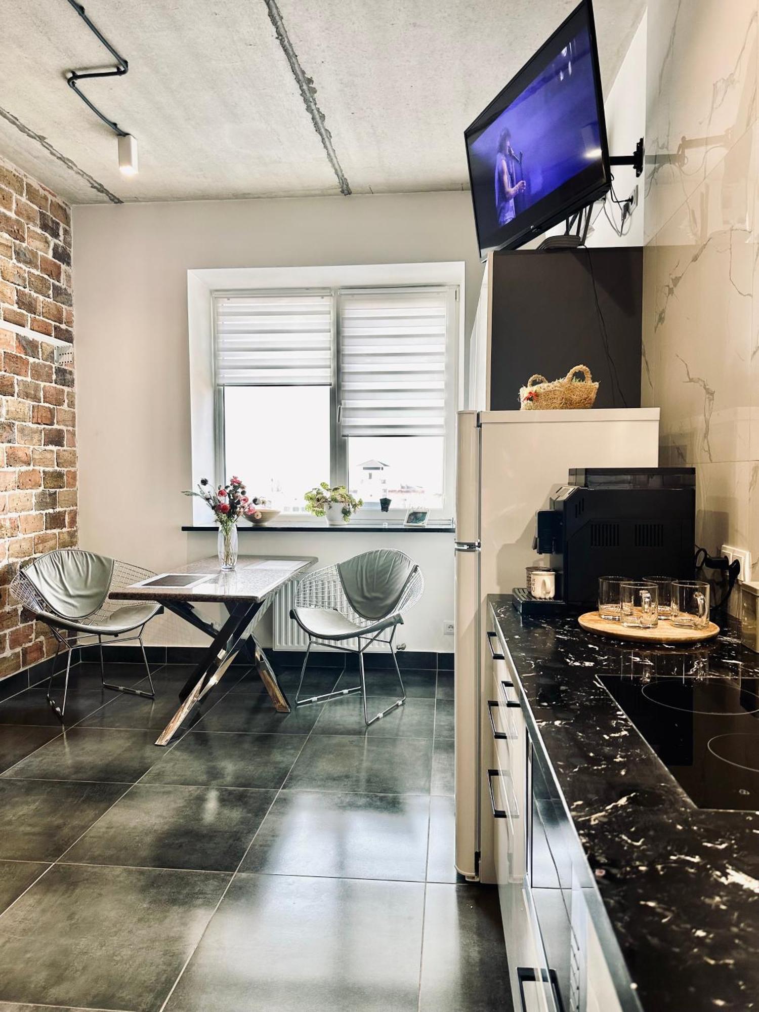 Modern Apartments With A Coffee Machine In The City Center, A View Of The City Rivne Zewnętrze zdjęcie